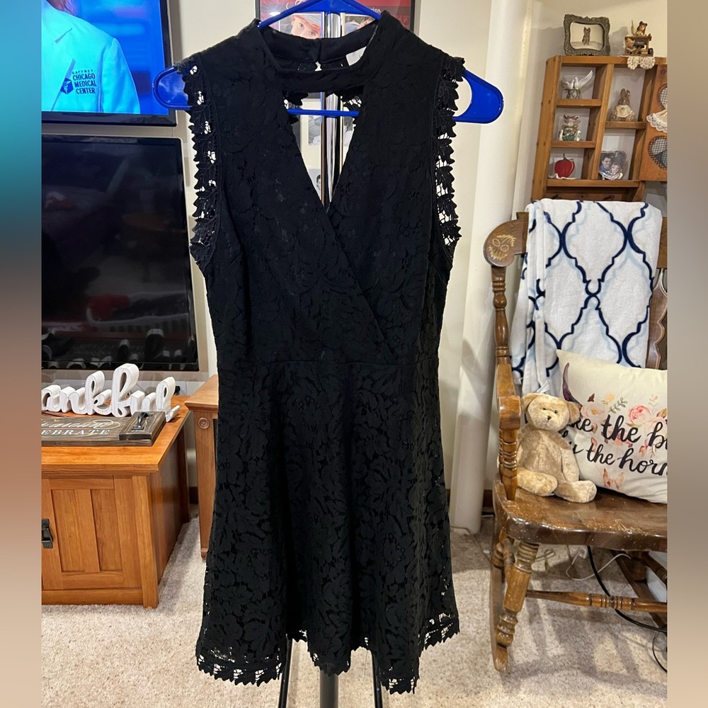 Francesca’s black lace dress